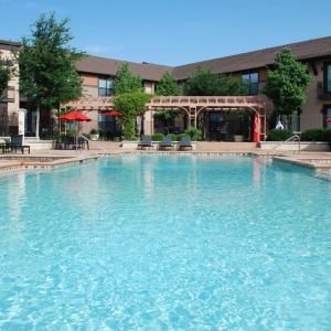 Large pool with hottub, patio furniture, lounge seats and vending machines