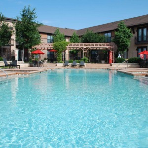 Large pool with hottub, patio furniture, lounge seats and vending machines
